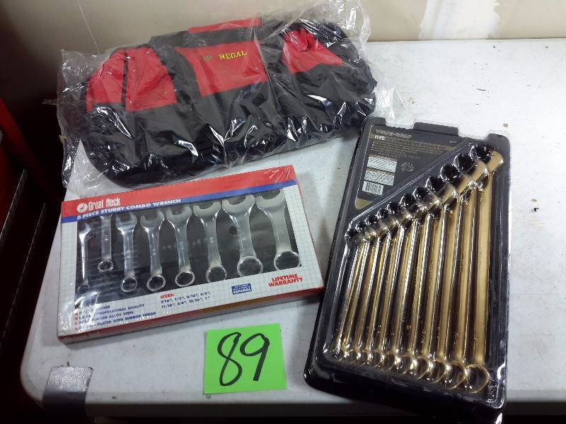 lot 89 image: Set of Combination wrenches  Set of Stubby Wrenches  Regal Canvas Tool bag