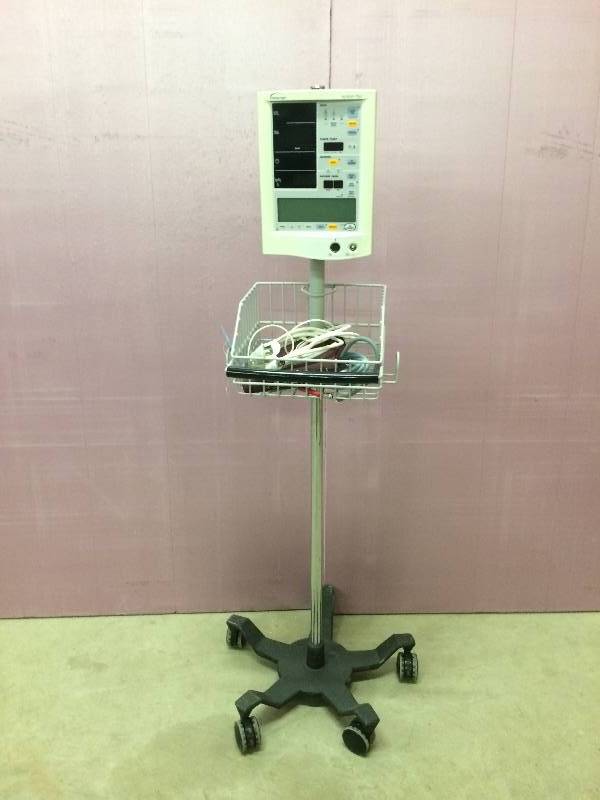WOW RETAILS USED $900 For Your Home Or Clinic Mobile Datascope Accutorr Plus Patient Monitor NIBP, SPO2  Includes Finger Probe, Hose and Adult Cuff, 5 Leg Rolling Cart - Excellent