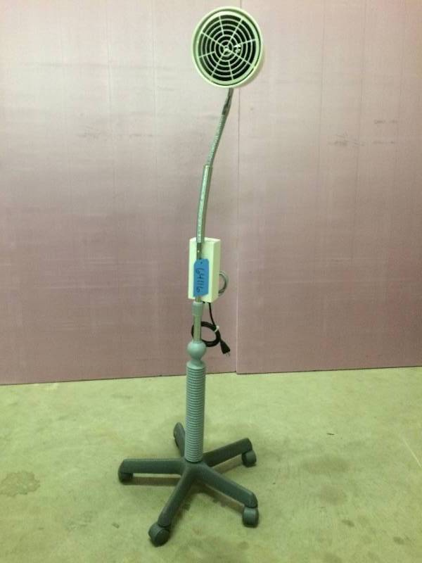 SOLMED PLUS IR-3000 INFRARED PAIN MANAGEMENT SYSTEM Mobile LIGHT LAMP WINTENSITY CONTROL, TIMER & REMOTE - EXCELLENT CONDITION