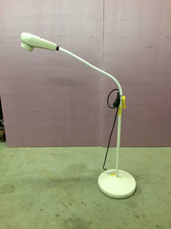 Selling Online USED $300 Welch Allyn LS150 Goose Neck Flexible Medical Exam Light Diagnostic Lamp Excellent Condition - Great For Mechanics or Crafting Too