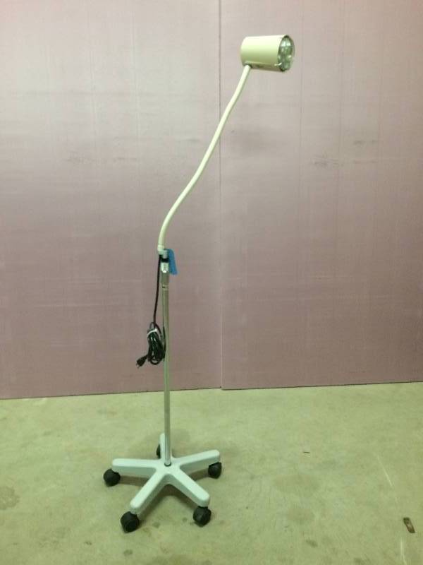 Goodwin Multipurpose Rolling Giraffe Telescoping Industrial Adjustible Medical Exam Floor SpotLight Lamp Light - Excellent For Mechanics or Garage - Industrial Grade - Works With Bulb Included