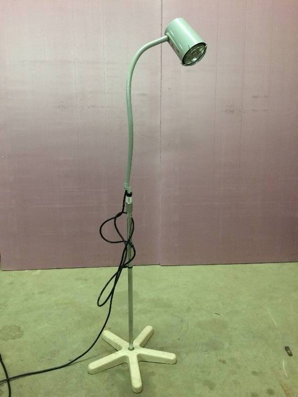 Goodwin Multipurpose Giraffe Telescoping Industrial Adjustible Medical Exam Floor SpotLight Lamp Light - Excellent For Mechanics or Garage - Industrial Grade - Excellent Condition