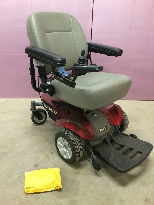 WOW Retails New $5800 Super Sporty Jazzy Select Elite Power Electric Wheelchair Excellent Condition - New In Package Battery  Up & Down Arms Adjusts for Extra Width Needs Some Dusting But Ready To Roll