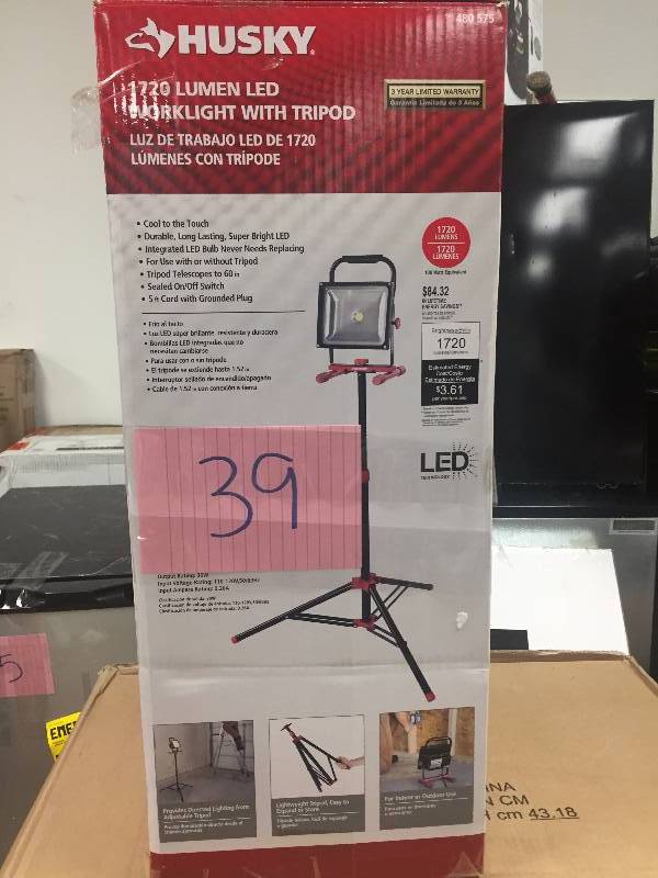lot 39 image: Husky 1720 Lumen LED Worklight with Tripod