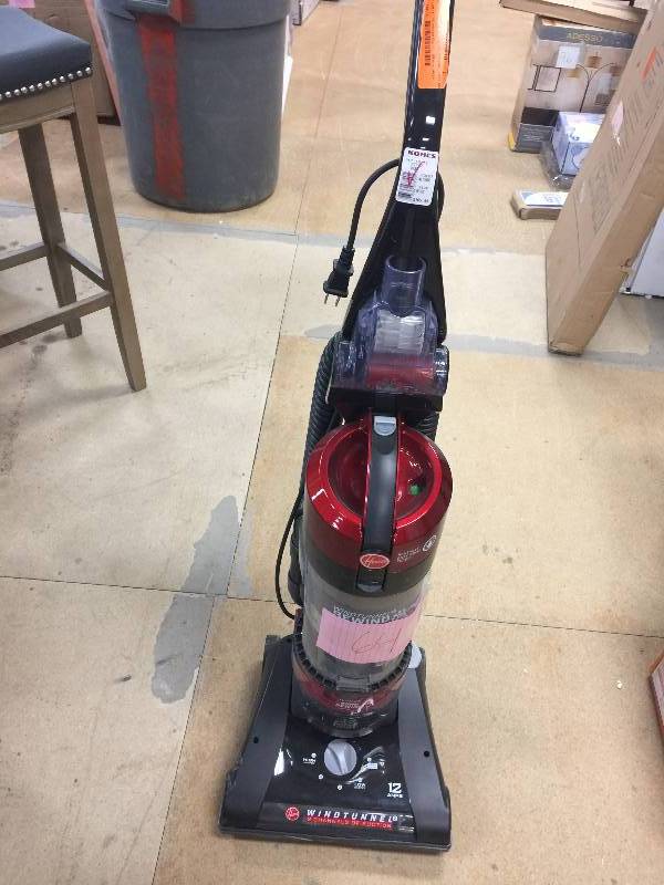 lot 64 image: Hoover WindTunnel 2 Rewind Bagless Upright Vacuum used in working conditions