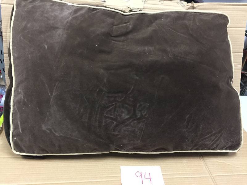 lot 94 image: Happy Hounds Deluxe Buster Dog Bed
