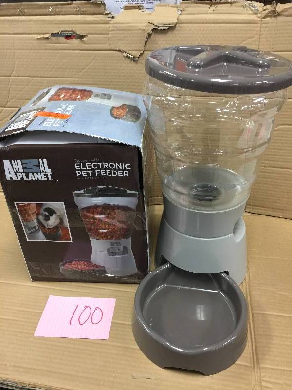lot 100 image: Animal planet Electronic pet Feeder charger are not include