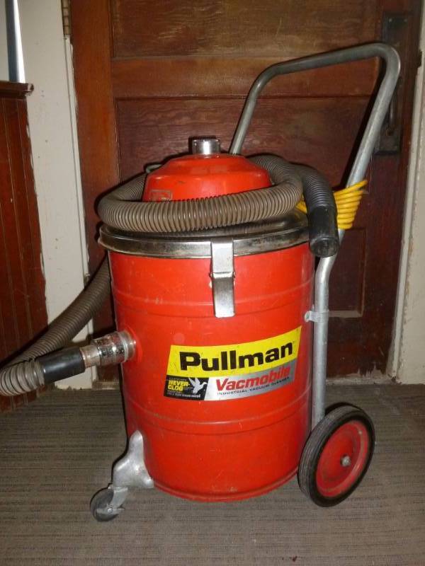 lot 3 image: Industrial Vacuum Cleaner
