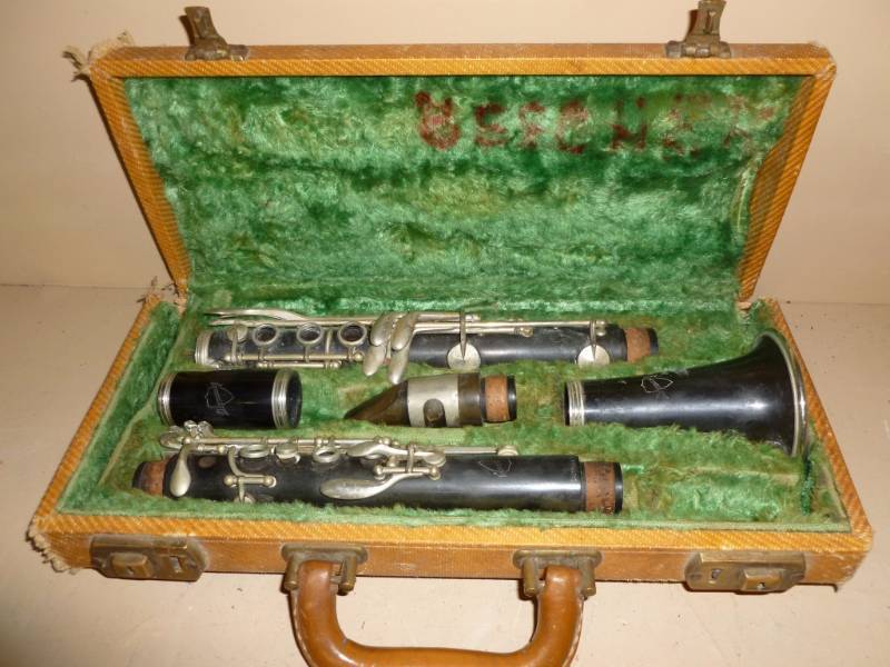 lot 16 image: Vintage Clairnet