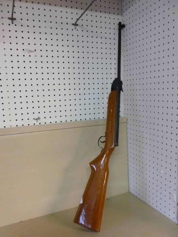 lot 19 image: Pellet Gun