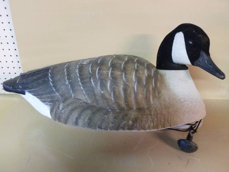 lot 22 image: Goose Decoy