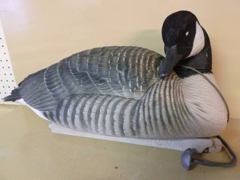 lot 23 image: Goose Decoy