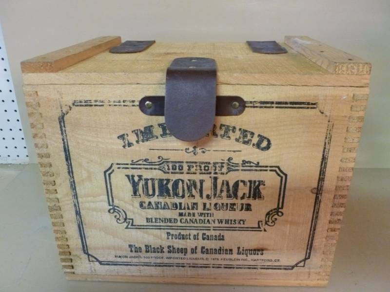lot 26 image: Whiskey Case