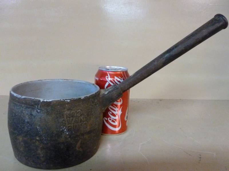 lot 27 image: Vintage Smelting Pot