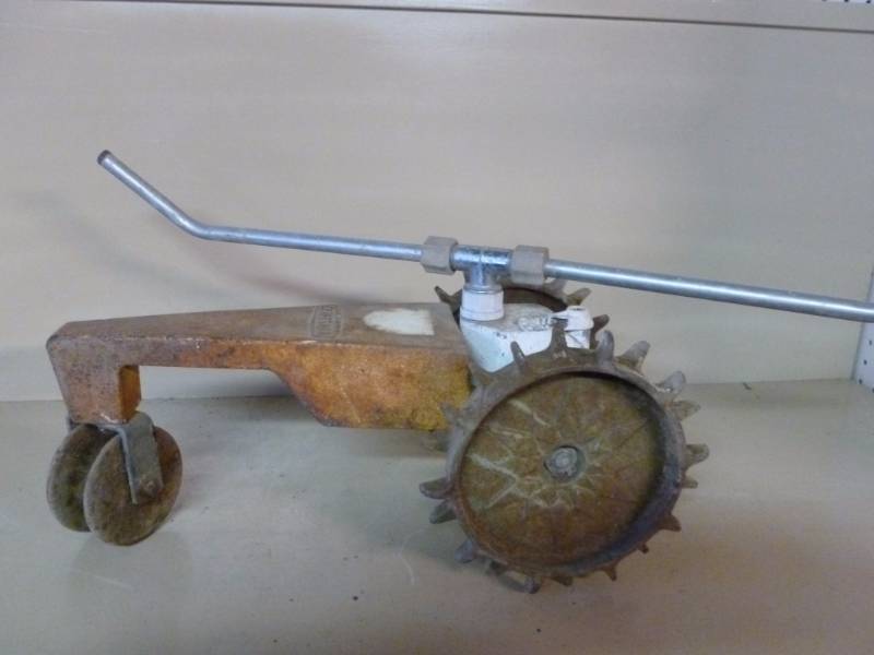 lot 31 image: Vintage Lawn Sprinkler