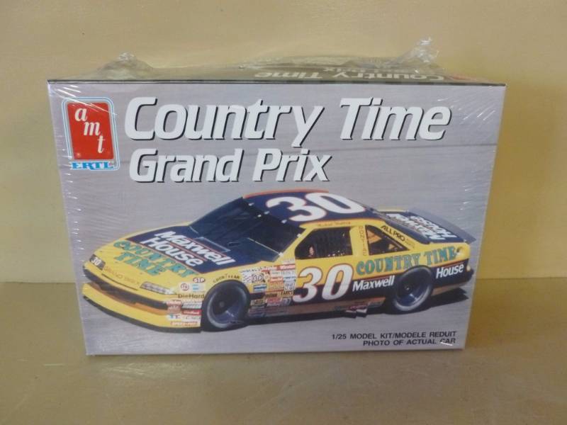 lot 44 image: Model Kit