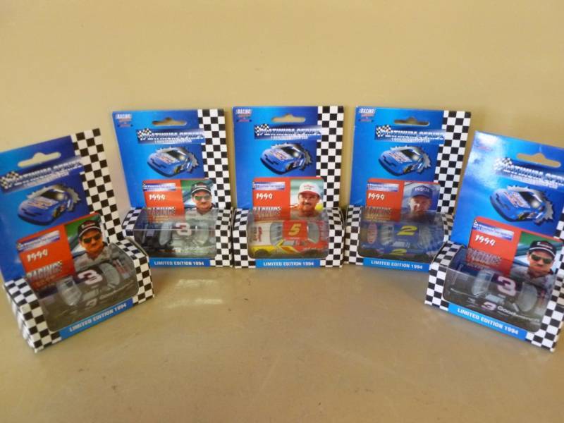 lot 49 image: Die Cast Metal Race Cars