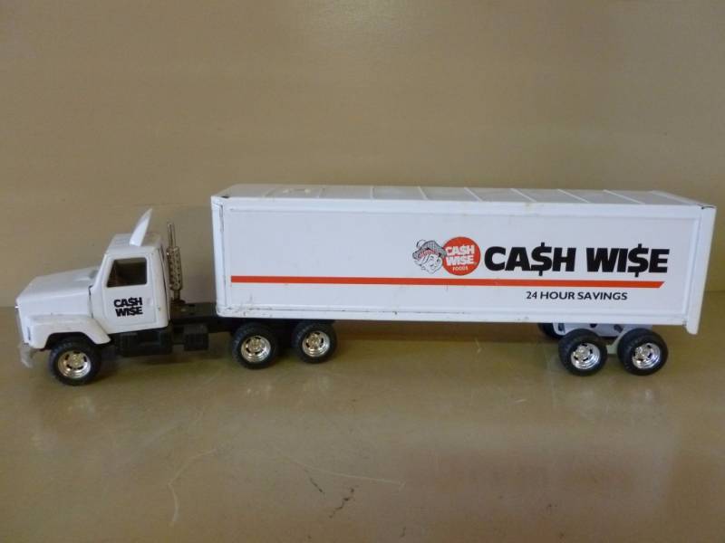lot 76 image: Ertl Semi