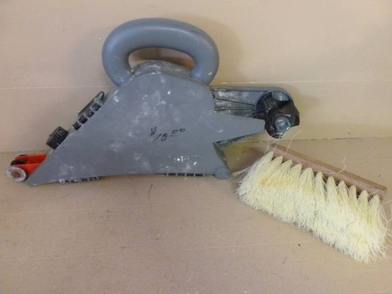 lot 81 image: Sheetrock Tools