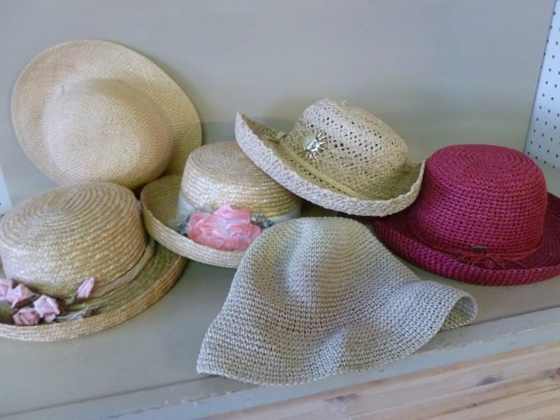 lot 87 image: Ladies Hats