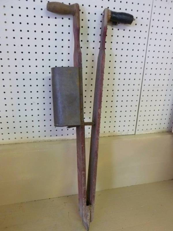 lot 102 image: Antique Corn Planter