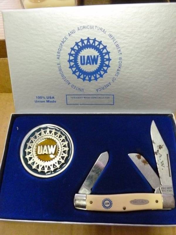 lot 121 image: Knife Set