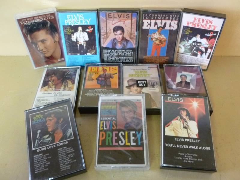 lot 138 image: Elvis Collectibles