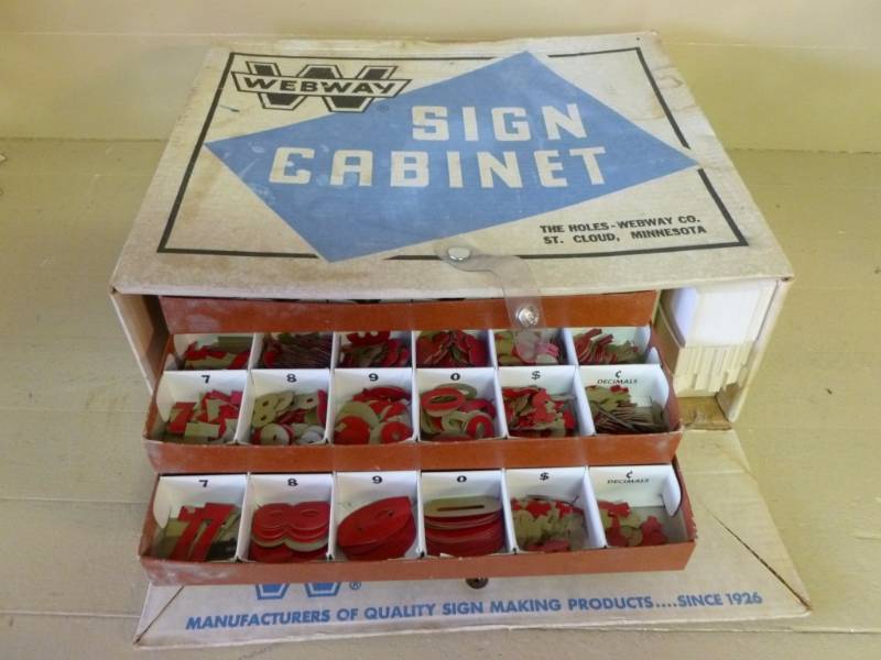 lot 171 image: Sign Cabinet Kit