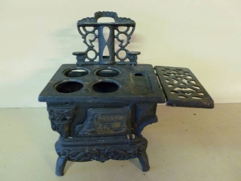 lot 181 image: Vintage Salesman Sample