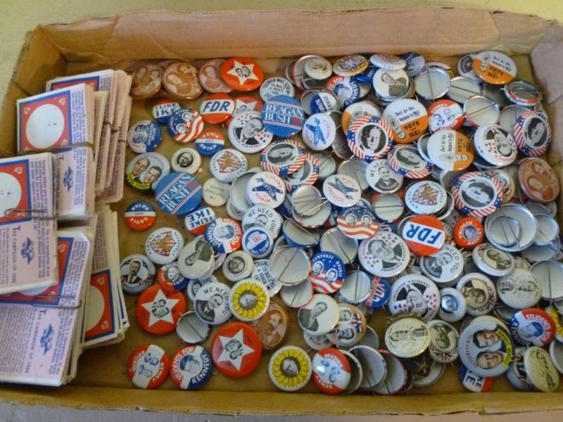 lot 185 image: Pinback Buttons
