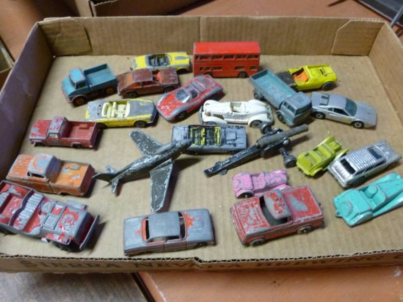 lot 206 image: Vintage Toys