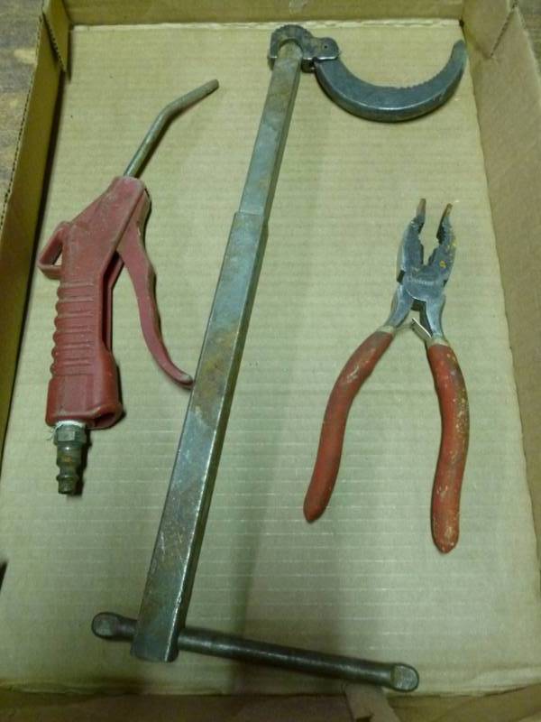 lot 221 image: Tools