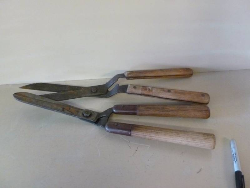 lot 237 image: Vintage Trimming Shears