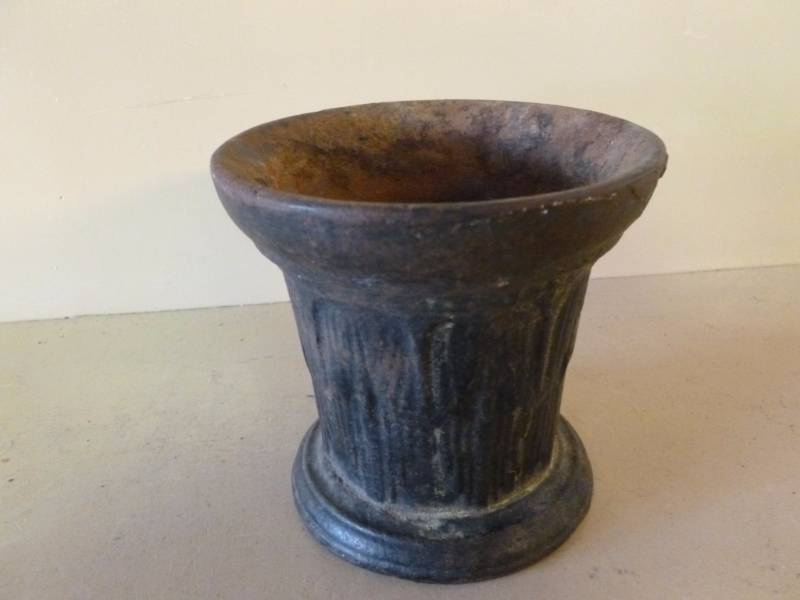 lot 238 image: Vintage Cast Iron Planter