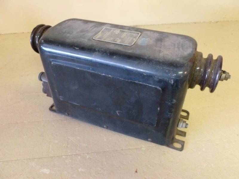 lot 260 image: Vintage Electrical