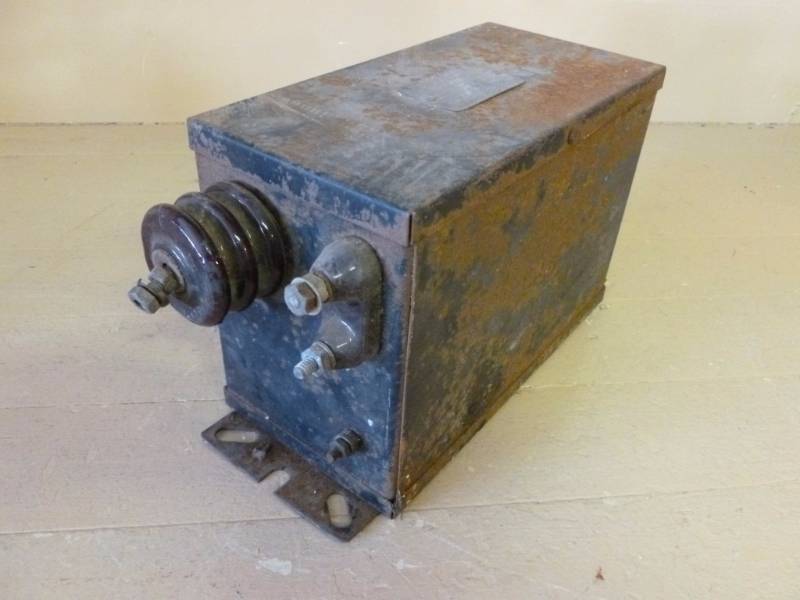 lot 261 image: Vintage Electrical