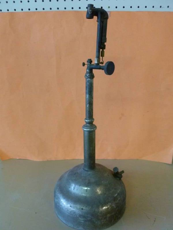 lot 252 image: Antique Lantern