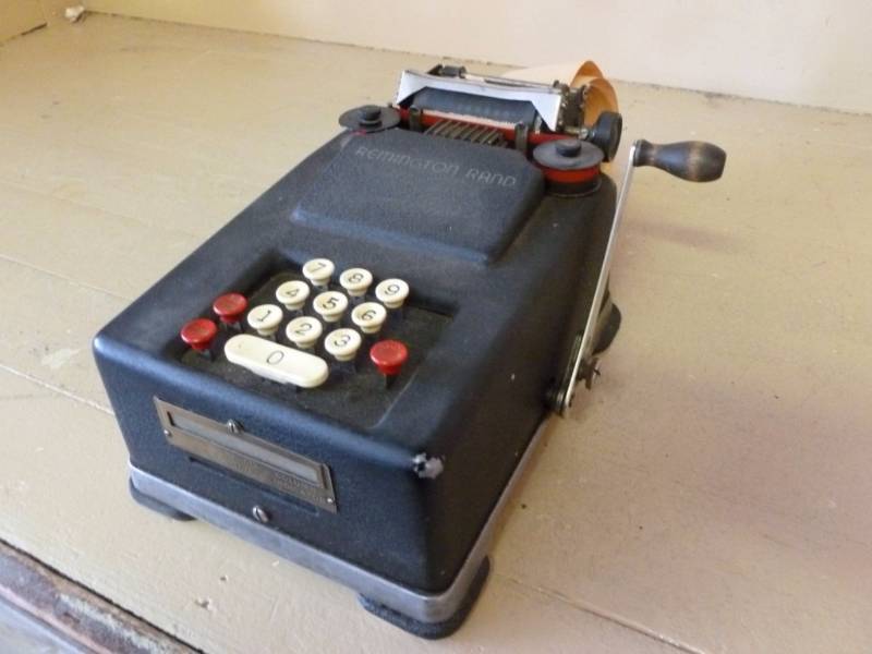 lot 270 image: Vintage Adding Machine