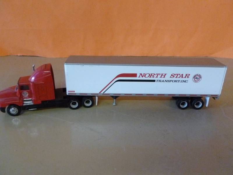 lot 271 image: Die Cast Metal Truck
