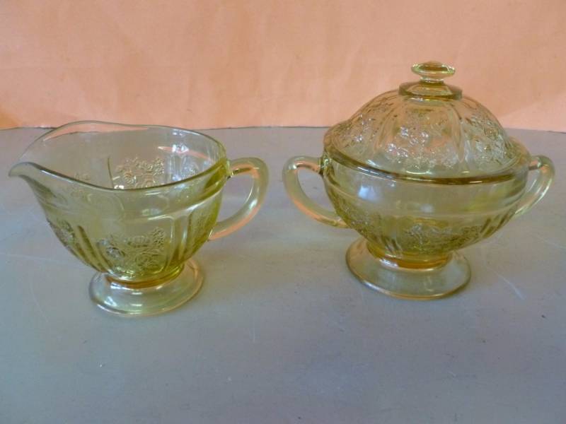 lot 276 image: Depression Glass