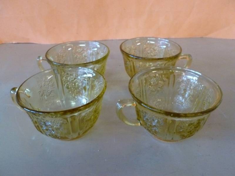 lot 277 image: Depression Glass