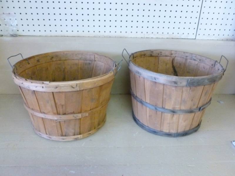 lot 285 image: Vintage Bushel Baskets
