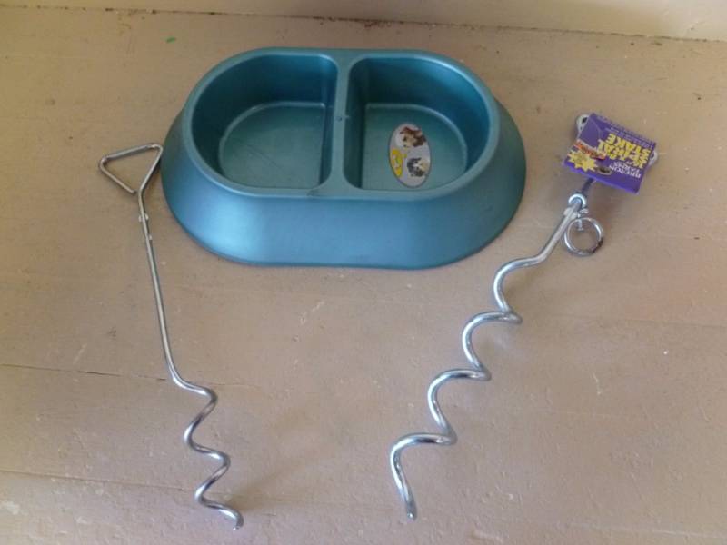 lot 325 image: Dog Care Items