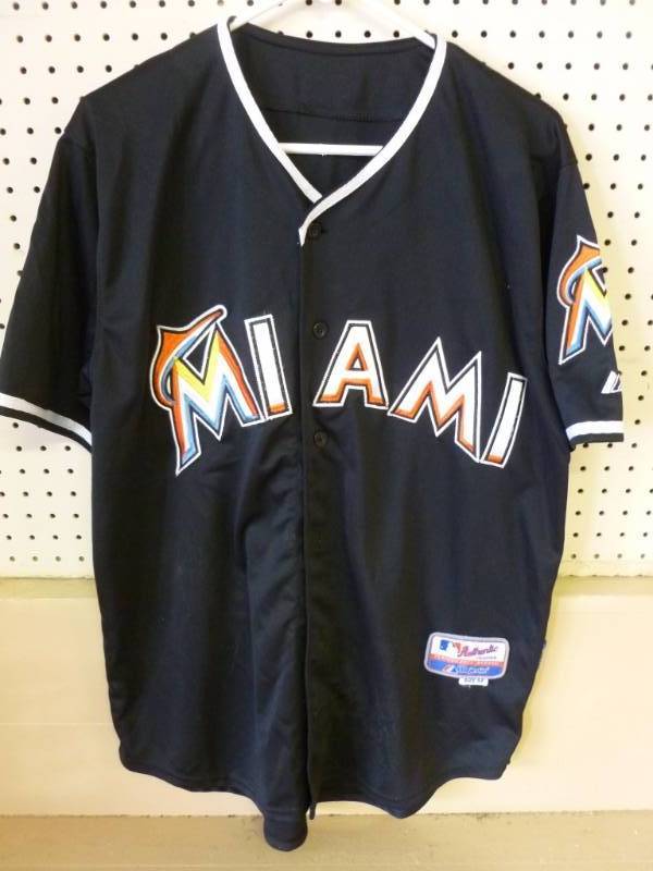 lot 332 image: Sports Jersey