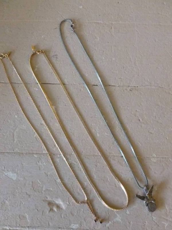 lot 335 image: Jewelry