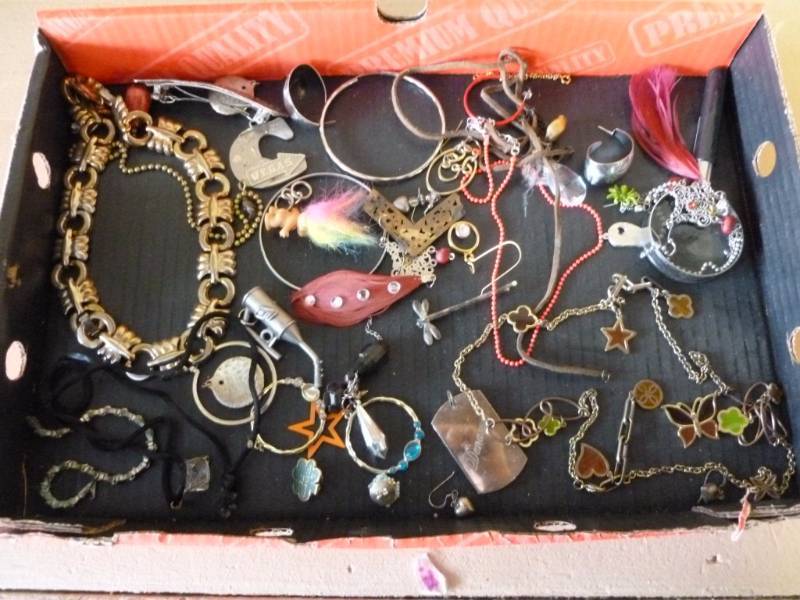 lot 336 image: Jewelry