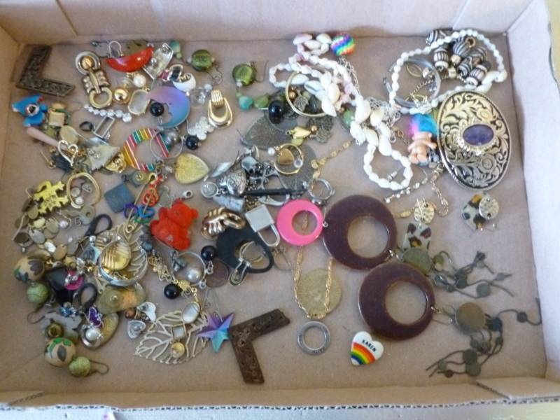 lot 338 image: Jewelry