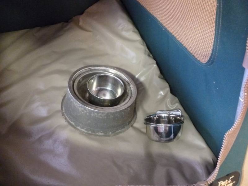 lot 367 image: Portable Dog Kennel