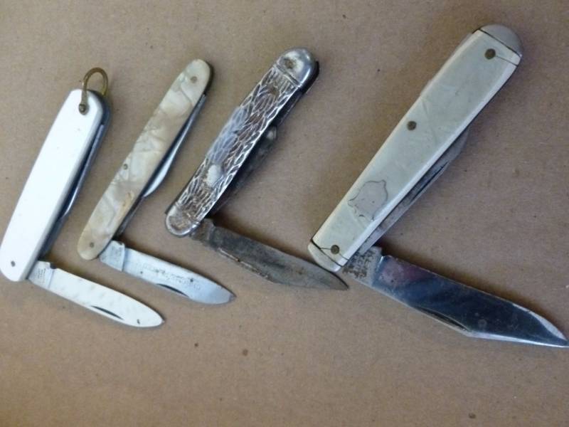 lot 375 image: Vintage Pocket Knives