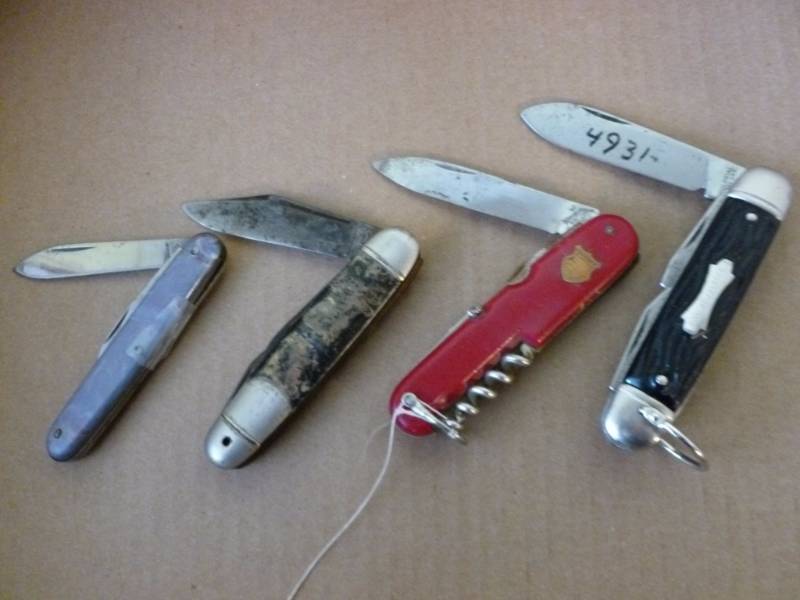 lot 377 image: Pocket Knives